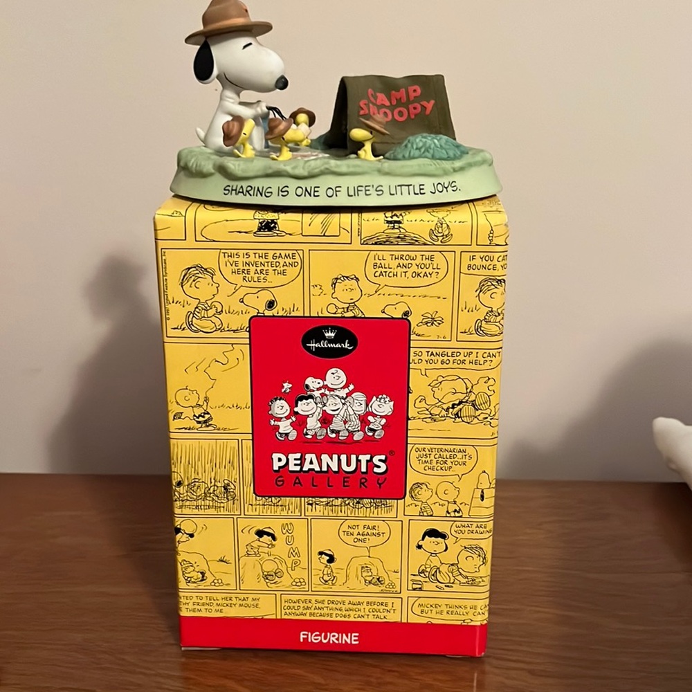 👑 Vintage Peanuts figurine “Campfire Friends” with original box.